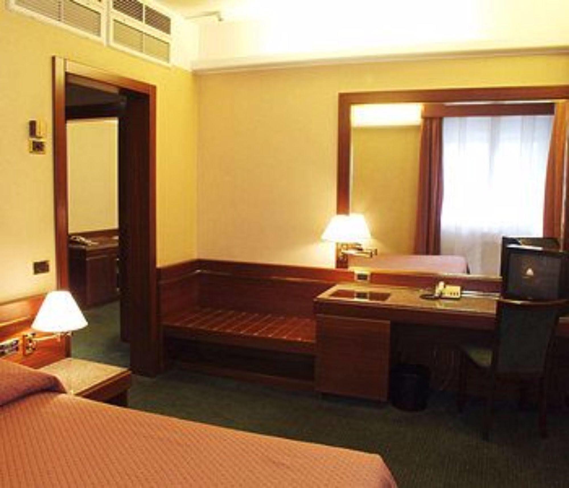 Hotel Crivi'S Milan Luaran gambar